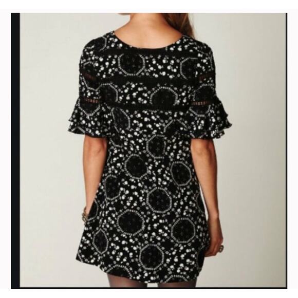 Free People Geo Garden Ruffle Sleeve Mini Dress in black & white size 0 - Picture 3 of 12
